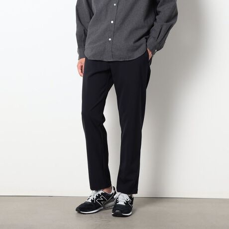 テーパードパンツ