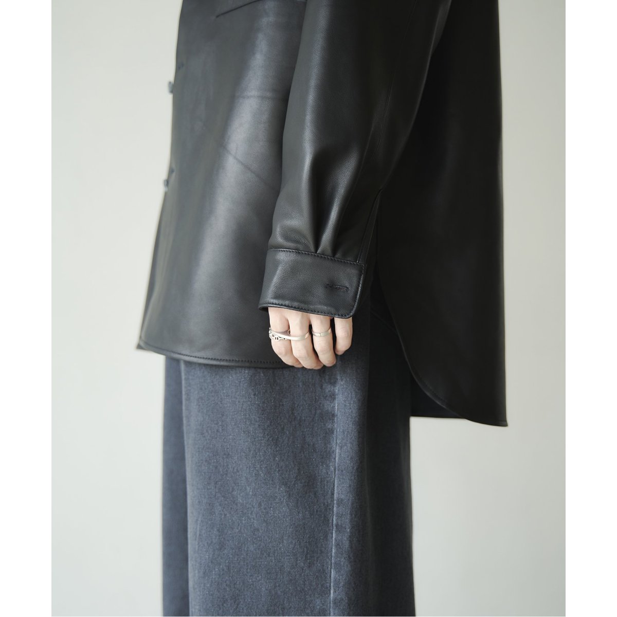 LA BOUCLE / ラブークル】ネイキッド ラム レザー ワンピースカラー