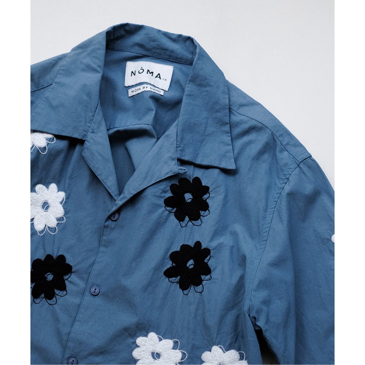 NOMA t.d. for LA BOUCLE 別注 フラワー 刺繍 半袖シャツ NOMA t.d.（ノーマティーディー）の「【NOMA t.d. for LA BOUCLE