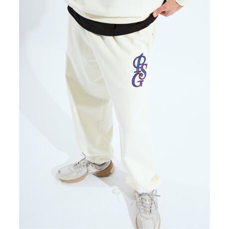 [^:25030340000110]̃fUCƉKȒSñXEFbgpcIIő̖͂́AȂƂẴfUCŁAVvȃ{fBɉfA@ׂȎhJSAR[fBl[gɃANZgĂ܂BS̃J[́Apc̃J[ɍ킹ĂꂼقȂzF{ĂAו܂ł܂BfނɂA_炩ȃXEFbgngpAG肪ǂbNXԂ߂̂ɍœKłBƂVGbǵAߕtȂAXgXt[ȒSnĂ܂B񂵗͔QŗlXȃX^CɃ}b`ATVcp[J[ƍ킹āAƂƂ񃊃bNXX^C悵A̓Xj[J[ŁAJWAɎdグ̂߁BrbOVGbg̃gbvXLbvƍ킹āAXg[gR[fBl[gɂ̓{[̂Xj[J[u[cŁAoBꂢ߂ȃVcWPbgƍ킹āAJWA_EX^Cy߂܂B̓[t@[vCŁAivX̂X^CÕRcɂȂ܂Bfނ̃XEFbgƃpcł̃ZbgAbvpIXXiԁF25070340000110iFPSG JP ITALIC LOGO SWEATiԁF25030340000110iFPSG JP ITALIC LOGO SWEAT PANTSyParis Saint-Germain / pETWF}zpETWF}1970NɐݗA2011NQSINu𔃎ĈȗAẼgbvTbJ[NuѐEIȃX|[cuh1ɕϖe܂BuEj[NVeBEEj[NNuṽX[KfA{npB̃vTbJ[NuƂđ݁BȗA킸10NԂ27An獇v45̃gtB[lAtXōłTbJ[NuɂȂ܂B܂AiEW[jAxbJACuqrb`AČ݂̓lC}[AGoyAbV܂ޑ̑f炵I肪ݐЁE􂵂Ă܂BNu̍ۓIȐlC͔NX܂葱A݁AEōł\[VfBAɂătH[ĂNu1łA킸9NԂ01l𒴂R~jeBɊg債Ă܂B܂AEWJƂāAVK|[ƃh[nɍێJ݂Ă܂B2016Nɂ́AjqTbJ[AqTbJ[Anh{[A_eX|[cǉAIȃX|[cNuƂȂ܂BXɁAЉdɂĒnɊҌ邱Ƃ̓Nȕdvȃ~bVƐMĂÃvWFNgWJĂ܂BłANupɊJ݂Ăubhu[EXN[vWFNgv́ANu̎҂ւ̕dɑ΂R~bgg\Ă܂B舵ɂẮAiɂĂi\ɂĂmFBƖ̊֌WɂAۂFČꍇ܂B܂p\REX}[gtHȂǂ̊ɂA኱iƉ摜̃J[قȂꍇ܂Bi̐F́AiAbv摜QƂB