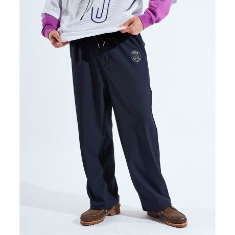 [^:25030340000010]bNXƃX^CbV𗼗Il̂߂̔ChpcIIƂVGbgŁAbNXȂAXgƗ郉CA炵ȂȂ̂|CgBNłX^CbVɒȂÃVGbgݏo▭ȃoXłBpɂځApCsOCANZgɂȂAVvȂVѐSfUCB납猩ĂɁgʂȂhobNfUCŎdグĂ܂BVvTVcVcƍ킹̂͂AI[o[TCỸgbvXƍ킹ă[YɒȂ̂߂łB̓Xj[J[ŃJWAɁAu[cŏhbV[ɂALX^COy߂܂Bfނ̃WPbgƃpcł̃ZbgAbvpIXXiԁF25011340000010iFPSG JP REFLECTOR PIPING TOPiԁF25030340000010iFPSG JP REFLECTOR PIPING PANTSyParis Saint-Germain / pETWF}zpETWF}1970NɐݗA2011NQSINu𔃎ĈȗAẼgbvTbJ[NuѐEIȃX|[cuh1ɕϖe܂BuEj[NVeBEEj[NNuṽX[KfA{npB̃vTbJ[NuƂđ݁BȗA킸10NԂ27An獇v45̃gtB[lAtXōłTbJ[NuɂȂ܂B܂AiEW[jAxbJACuqrb`AČ݂̓lC}[AGoyAbV܂ޑ̑f炵I肪ݐЁE􂵂Ă܂BNu̍ۓIȐlC͔NX܂葱A݁AEōł\[VfBAɂătH[ĂNu1łA킸9NԂ01l𒴂R~jeBɊg債Ă܂B܂AEWJƂāAVK|[ƃh[nɍێJ݂Ă܂B2016Nɂ́AjqTbJ[AqTbJ[Anh{[A_eX|[cǉAIȃX|[cNuƂȂ܂BXɁAЉdɂĒnɊҌ邱Ƃ̓Nȕdvȃ~bVƐMĂÃvWFNgWJĂ܂BłANupɊJ݂Ăubhu[EXN[vWFNgv́ANu̎҂ւ̕dɑ΂R~bgg\Ă܂B舵ɂẮAiɂĂi\ɂĂmFBƖ̊֌WɂAۂFČꍇ܂B܂p\REX}[gtHȂǂ̊ɂA኱iƉ摜̃J[قȂꍇ܂Bi̐F́AiAbv摜QƂB