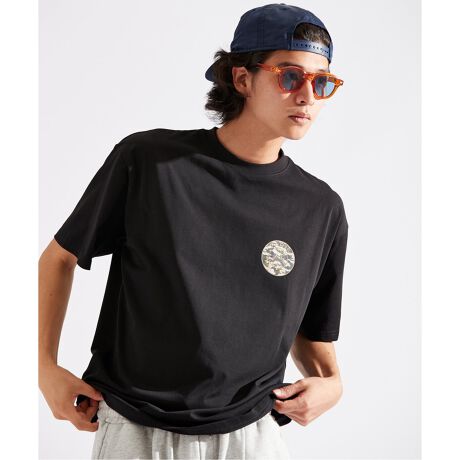 [^:25071340002910]PARIS SAINT-GERMAINJt[WGuTVctbg{[ƃt@bVAl̃Jt[WTVcBẼtbg{[t@䂫uPARIS SAINT-GERMAINv̏ےIȃGuAɂ͏ȃ|CgƂāAĔwʂɂ͈|Iȑ݊rbOvgƂāAvZsꂽzu͂łB`GuGڂ́uJt[Wvōč\z邱ƂŁAtbg{[J`[ƍŐ[̃Xg[gt@bVN₩ɗZ܂BƂvZꂽI[o[TCYVGbǵAghƉK𗼗B{fBCEA悢oȂA炵ȂȂ▭ȃoX͂łBꖇłƒȂŁAȂꂽl̃JWAX^CBd˒̃Ci[ƂĂȂ݊⊶ȂB_炩G̗ǂńAʋCɂDA΂ދG߂łXgXt[ȒSn񋟂܂BJWAłȂAۂȂƂnŁAfC[[Xɒp܂ByParis Saint-Germain / pETWF}zpETWF}1970NɐݗA2011NQSINu𔃎ĈȗAẼgbvTbJ[NuѐEIȃX|[cuh1ɕϖe܂BuEj[NVeBEEj[NNuṽX[KfA{npB̃vTbJ[NuƂđ݁BȗA킸10NԂ27An獇v45̃gtB[lAtXōłTbJ[NuɂȂ܂B܂AiEW[jAxbJACuqrb`AČ݂̓lC}[AGoyAbV܂ޑ̑f炵I肪ݐЁE􂵂Ă܂BNu̍ۓIȐlC͔NX܂葱A݁AEōł\[VfBAɂătH[ĂNu1łA킸9NԂ01l𒴂R~jeBɊg債Ă܂B܂AEWJƂāAVK|[ƃh[nɍێJ݂Ă܂B2016Nɂ́AjqTbJ[AqTbJ[Anh{[A_eX|[cǉAIȃX|[cNuƂȂ܂BXɁAЉdɂĒnɊҌ邱Ƃ̓Nȕdvȃ~bVƐMĂÃvWFNgWJĂ܂BłANupɊJ݂Ăubhu[EXN[vWFNgv́ANu̎҂ւ̕dɑ΂R~bgg\Ă܂ByӁzƖ̊֌WɂAۂFČꍇ܂B܂p\REX}[gtHȂǂ̊ɂA኱iƉ摜̃J[قȂꍇ܂Bi̐F́AiAbv摜QƂB