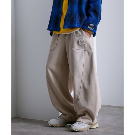 [^:25030340000430]]̃X|[eBȃpcƂ͈悷A\zIȃChVGbg͂łBbNXłSnłȂAsIŃ_Ȉۂ^邱̃XEFbgC[W[pćAꂽItX^C܂BɌĊɂ₩ɍi郏Che[p[hVGbg̗pB{[Ȃ肪茩邽߁AXj[J[⃌U[V[YƂ̑QłBvZꂽJbeBOtgɓAX|[eBȑfނɃ[hȗ̊𐶂ݏoĂ܂BKxȃnƌ݂̂fނgpBXEFbg̉KƃXbNX̂悤ȕii˔Ă܂BE|Pbg㕔ɂ́AT߂ȃSzuAMIuhւ̈X}[gɕ\ł܂BEGXg̓Sƃh[R[hɂC[W[dlBXgXt[ȒpŁAԂ̈ړ⃊bNX^CɂœKłBXEFbgƃpcł̃ZbgAbvpIXXiԁF25070340000430iFyParis Saint-Germain / pETWF}z JP Knit-Like Script SweatiԁF25030340000430iFyParis Saint-Germain / pETWF}z JP Knit-Like Script PantsyParis Saint-Germain / pETWF}zpETWF}1970NɐݗA2011NQSINu𔃎ĈȗAẼgbvTbJ[NuѐEIȃX|[cuh1ɕϖe܂BuEj[NVeBEEj[NNuṽX[KfA{npB̃vTbJ[NuƂđ݁BȗA킸10NԂ27An獇v45̃gtB[lAtXōłTbJ[NuɂȂ܂BEWJƂāAVK|[ƃh[nɍێJ݂Ă܂B2016Nɂ́AjqTbJ[AqTbJ[Anh{[A_eX|[cǉAIȃX|[cNuƂȂ܂BXɁAЉdɂĒnɊҌ邱Ƃ̓Nȕdvȃ~bVƐMĂÃvWFNgWJĂ܂BłANupɊJ݂Ăubhu[EXN[vWFNgv́ANu̎҂ւ̕dɑ΂R~bgg\Ă܂ByӁzƖ̊֌WɂAۂFČꍇ܂B܂p\REX}[gtHȂǂ̊ɂA኱iƉ摜̃J[قȂꍇ܂Bi̐F́AiAbv摜QƂB