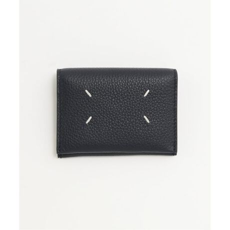 [^:25090310006930][J[iԁ@SA2UI0009/P7268fBAvg{\tgJ[tU[̃J[hz_[4̃J[hXbgĂ܂BRgXgXeb`{AЖʂɂMaison MargielãSBЖʂɂ͂SXeb`fUCāAɃxtĂ܂ByMAISON MARGIELA / ] }WFz1988NɁAxM[og̃fUCi[łA}^E}WFɂĐݗꂽtX̃p̃t@bVuhBX́AMaison Martin Margielai] }^ }WFjƂuhłA2014NANX`EfBI[ȂǂŃfUCSĂLAWEKA[m̃NGCeBuEfBN^[ACoāA2015NɁAMAISON MARGIELAi] }WFjƂuhɕύXB1989 S/SRNVpRNVɎQĂÃRNVɂ́A܂ł̗słƂVGbgɑ΂āAXŃ^CgȃVGbg̃WPbg{gXĂƂ펯𕢂NG[Vr𗁂сAufXgCERNVvƏ̂ƂƂɁAfr[RNVȍ~uh̑㖼ƂȂĂByӁzƖ̊֌WɂAۂFČꍇ܂B܂p\REX}[gtHȂǂ̊ɂA኱iƉ摜̃J[قȂꍇ܂B