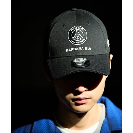 [^:25095350000330][J[iԁF6084700 5/60847 006BARBARA BUI x PSGR{LbvByBARBARA BUI / oo rCzooErC̓xgintXl̃fUCi[B1957NApŃtXl̕ƃxgil̊̕Ԃɐ܂BoDEBAEA~ƌA1982NɃp̃GeBGkE}ZʂɃueBbNuKabukivI[vAꂪ]ɂȂBNA̖uhX^[gBƂCƁAtF~j̒ɂǂGXjbNȕ͋CX^CB𒆐SƂFAU[E[Ȃǂ̓`IȑfނȂǂɂă^CXȃRNVnグĂB̌AYEFAV[YɂRNV̕gAp̑Aj[[NAT[XAXNACX^u[ȂǂɃueBbN\ĂByNEW ERA / j[Gz1920NɑnƂMLB̑SI肪Œpx[X{[Lbv̐[J[B1954NɒԂƂȂV[Yu59FIFTYvJBLxȃCibv̑AԂSn@\ɗDA݂łXg[gt@bV̐EōLe܂AEňuhƂĊmĂ܂B舵ɂẮAiɂĂ戵\ɂĂmFBƖ̊֌WɂAۂFČꍇ܂B܂p\REX}[gtHȂǂ̊ɂA኱iƉ摜̃J[قȂꍇ܂Bi̐F́AiAbv摜QƂB