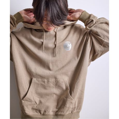 [^:25070340300540]萔ʂɒBAߐ؂ƂȂ܂gh̃I[o[TCYƃBe[WeCXgZAɂ̃Xg[gJWAXEFbgp[J[oBZbgAbvł̒p͂APił|Iȑ݊AV[Yꉟ̃ACełBBꖳ̕AsOgH Ȋ痿߁isOgHj{ƂŁAN񂾂悤ȓƓ̐FƃA^iFj\BBe[WCNȕAVvȂ[݂̂\𐶂ݏo܂B Ƃ悢݂̂XEFbgn̗pA^ꂵɂAɔh[vƗ̊ۂ܂B^bNȋPpETWF}̃GuzuAt@ACeƂĂłȂÂfUCANZgƂȂĂ܂BsOgV[Y͂iԁF25070340300440iFyParis Saint-Germain / pETWF}z JP Pigment P/OiԁF25070340300540iFyParis Saint-Germain / pETWF}z JP Pigment HoodieiԁF25030340300140iFyParis Saint-Germain / pETWF}z JP Pigment PantsyParis Saint-Germain / pETWF}zpETWF}1970NɐݗA2011NQSINu𔃎ĈȗAẼgbvTbJ[NuѐEIȃX|[cuh1ɕϖe܂BuEj[NVeBEEj[NNuṽX[KfA{npB̃vTbJ[NuƂđ݁BȗA킸10NԂ27An獇v45̃gtB[lAtXōłTbJ[NuɂȂ܂BNu̍ۓIȐlC͔NX܂葱A݁AEōł\[VfBAɂătH[ĂNu1łA킸9NԂ01l𒴂R~jeBɊg債Ă܂B܂AEWJƂāAVK|[ƃh[nɍێJ݂Ă܂B2016Nɂ́AjqTbJ[AqTbJ[Anh{[A_eX|[cǉAIȃX|[cNuƂȂ܂BXɁAЉdɂĒnɊҌ邱Ƃ̓Nȕdvȃ~bVƐMĂÃvWFNgWJĂ܂BłANupɊJ݂Ăubhu[EXN[vWFNgv́ANu̎҂ւ̕dɑ΂R~bgg\Ă܂ByӁzƖ̊֌WɂAۂFČꍇ܂B܂p\REX}[gtHȂǂ̊ɂA኱iƉ摜̃J[قȂꍇ܂Bi̐F́AiAbv摜QƂByӎzE摜̏i̓TvłBۂ̏iƎdlAH኱قȂꍇ܂BETCY\L͂܂ŖڈƂȂ܂BE׏󋵂ɂA͂\肪Oシꍇ܂BEqlւ̔X̔xꍇ܂BEǉYíAꕔ̓X܁Aʔ̂Ŕ̔̏ꍇ܂B\߂B