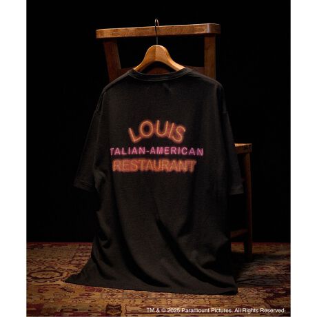 [^:25071312120130]唽ɂǉYI1972NɌJꂽAJfwSbht@[U[iThe Godfatherjxs̖wSbht@[U[x̓AJł̂オÂɌ͂V`AnꑰRI[lƂ́uƑvƁuƍߑgDvdȃ^b`ōI݂ɊʂsȏBubNi001j / zCgi010jSbht@[U[̃^CgStbL[vgŕ\Bwʂ̎񌳂ɂ̓ACRSC̗fUCBĒقǂɃtbL[vgɖoĂAoNωy߂܂BubNBi003j uLOUIS RESTAURANTv́Aj[[ÑuNXɎ݂XgB̂ȂŃ^[jO|CgƂȂAdvȃV[ŎgpĂ܂BXg̊Ŕ̓łlIǂ̑N₩Ȍڂvgŕ\B݊̂fUCłBubNCi004juSbht@[U[v́AC^AŃph[miPadrinojB uÂevӖ܂Bvlł郔Bg[ERI[l╨ɂāuߌIȏov\郂`[tƂĕ`ĂƂIWȂǃSbht@[U[̐Eςے悤ȃOtBbNvgBtgSC^Ã^CgœꊴoĂ܂BubNDi005jtgHE SLEEPS WITH THE FISHES͕̊|ŏoĂLȃZtBpOtBbNvgĂ܂Bwʂ̎񌳂ɂ̓^CgSĂ܂B