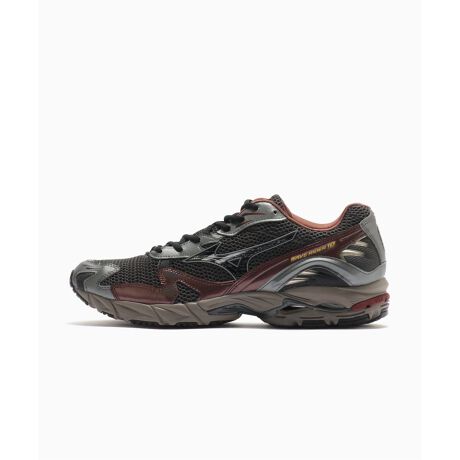 [^:25093313002730]1997Ñfr[ȗAhX[YȑSnhRZvgɐiEG[uC_[V[YB10ڂƂ2006Nɔ\ꂽEG[uC_[10́AlXȑfނKޓKɔzu^CṽEG[uv[g̗̍pX[Yȑ̏dړ\ɂuX[XChv̓ڂɂAV[Y̕_ɂȂ@ƂĒmĂByMIZUNO / ~Ymz1906NɑɂđnƂ{\X|[cuhB싅Ao[{[AoXPbg{[ȂǗlXȋZp̃EFAJĂA̒ȃAX[gpĂ܂BEF[ũ\[oû悤ȃNbVȂǁAptH[}XoeNmW[ɒ]܂B