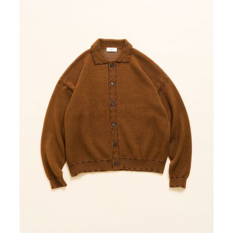 [^:25080312524040]STITCHED KNIT CARDIGAN\̂Xeb`҂݂SʂɎ{A݊̂jbgJ[fBKBʂ̂Ғn̓ŃjAX𐶂݁AVvȂꖇŎɂȂfUCłByƏ_炩𗼗fނgpASn͂ӂƉKBƂ̂VGbgŁAJbg\[̏ɃTbƉHD邾ŃX^C܂BAE^[̃Ci[ƂĂ₷AV[YʂĒBĩR[fɂ肰ȂωƏ㎿vXłA\J[fBKłB