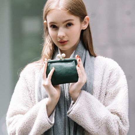 Perche ペルケ 収納力とかわいさを兼ね備えた二つ折り財布 アクリル玉がま口2つ折り財布 ペルケ Perche 08 06 03160 ファッション通販 マルイウェブチャネル