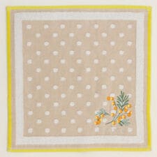 フルラ　大判　タオルハンカチ（28cm）ミモザ　【FURLA】