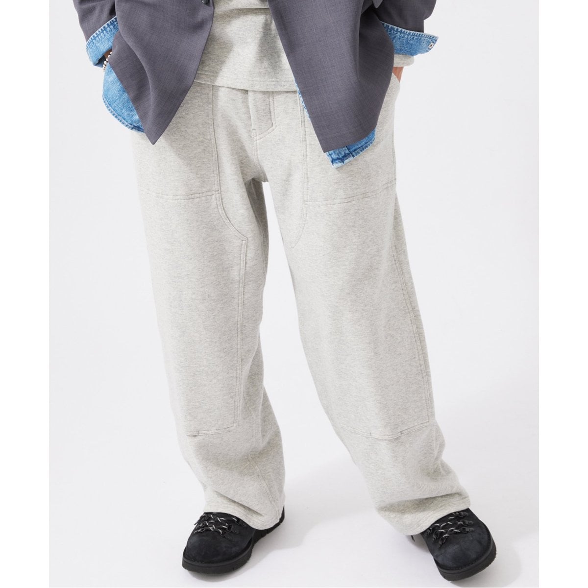 限定に弱いからパンツ買っちゃった👖 店舗限定アイテム。フェード加工のダック地がカッコいいので是非店頭でお試しください〜〜 ジャケット、ベスト、パンツ  セットアップでどうぞ👆 . FADE DUCKベスト ¥15,400 FADE DUCK ZIP JK ¥17,600 FADE DUCK D  KNEE PT ¥11,000 