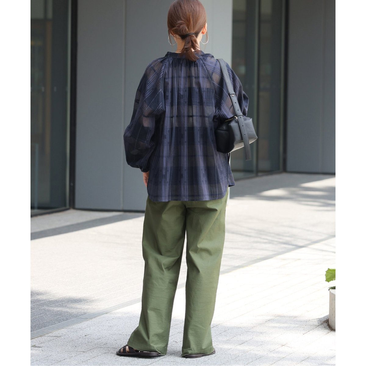 25SS ジャーナルスタンダードレリューム シアーチェックバンドカラーブラウス JOURNAL STANDARD relume ブラウス シャツ シアーチェックバンド