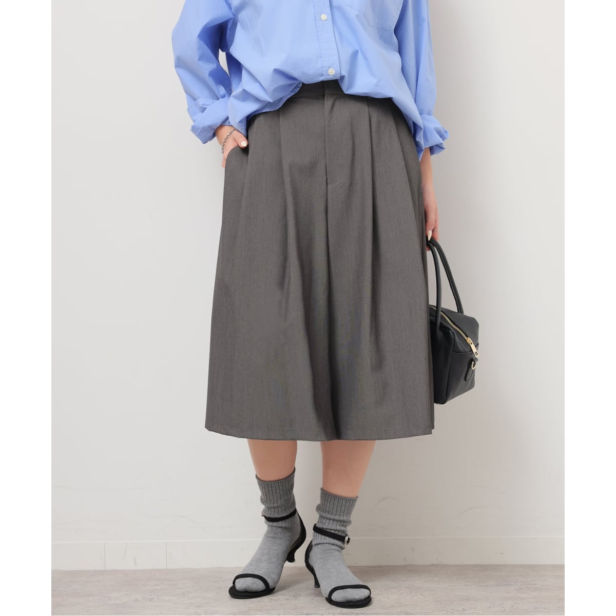 サイドバックルタックテーパードチノパンツ　ジャーナルスタンダードレリューム サイドバックルタックテーパードチノパンツ（チノパンツ