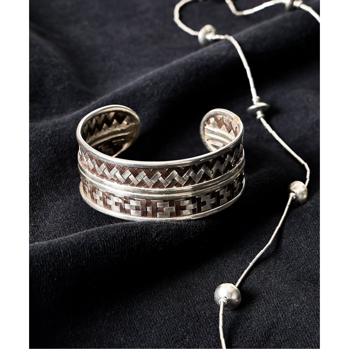 ✳️ハイクオリティ✨釘✨バングル✨イエローゴールド✨ブレスレット✨シルバー別売 ajiro_accessory )) 手首に合わせて簡単にサイズ調整ができる