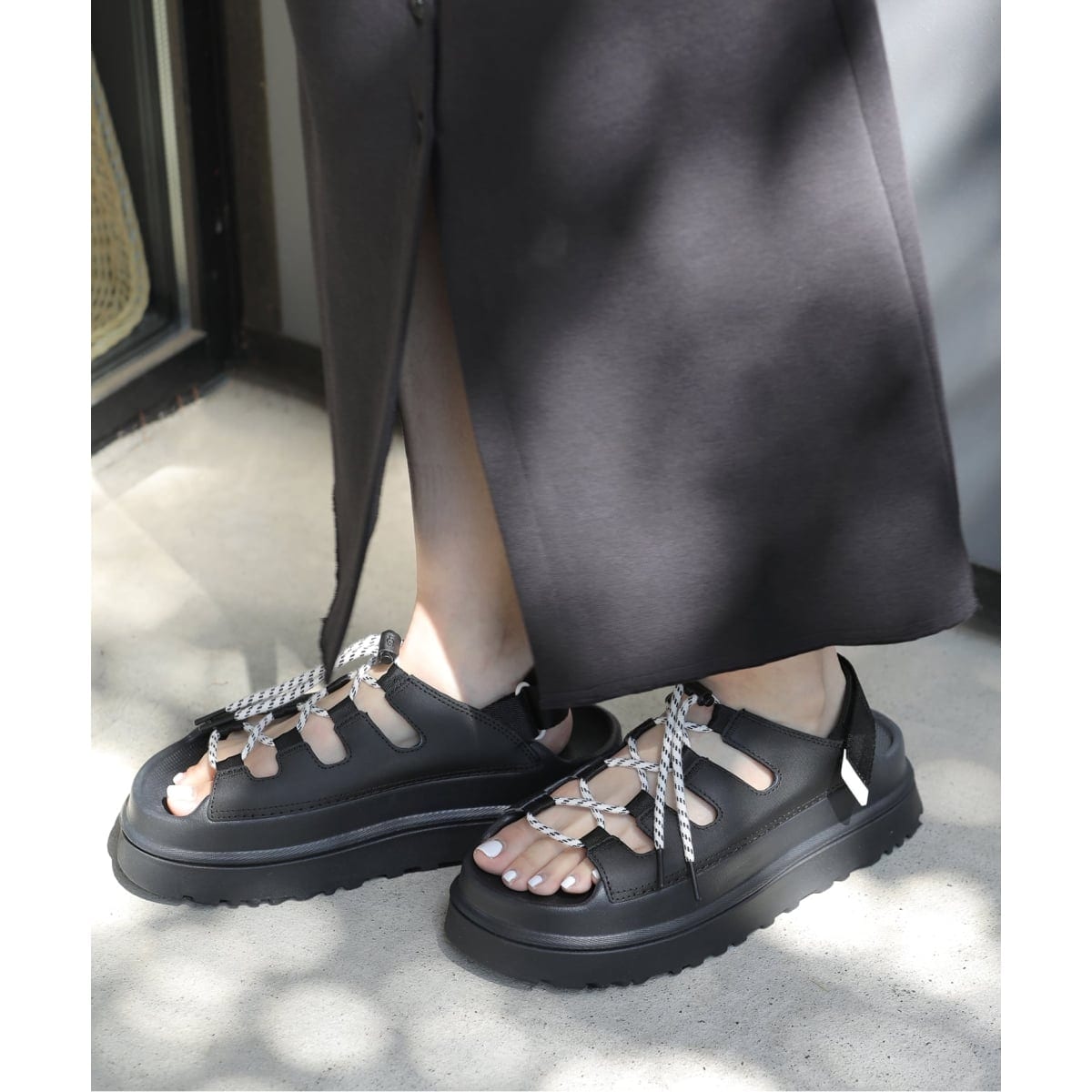 [�}���C]�yUGG/�A�O�zW GOLDENGLOW TOGGLE�F�T���_��/�W���[�i���X�^���_�[�h �������[���iJOURNAL STANDARD relume�j �u���b�N