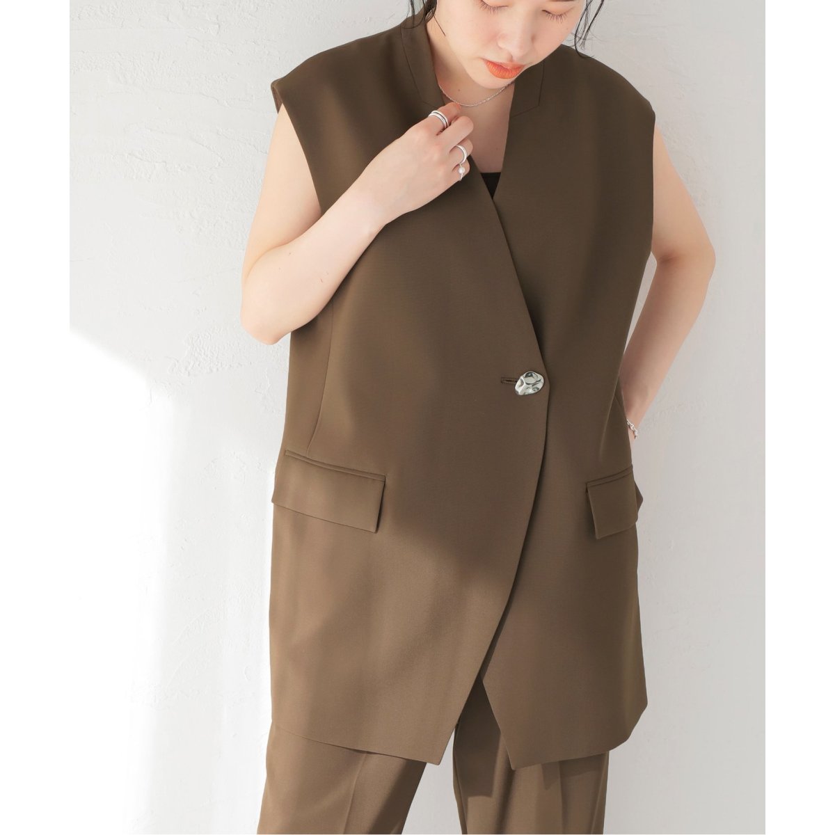 POLY/VIS オーナメントボタンノーカラーベスト | ジャーナル