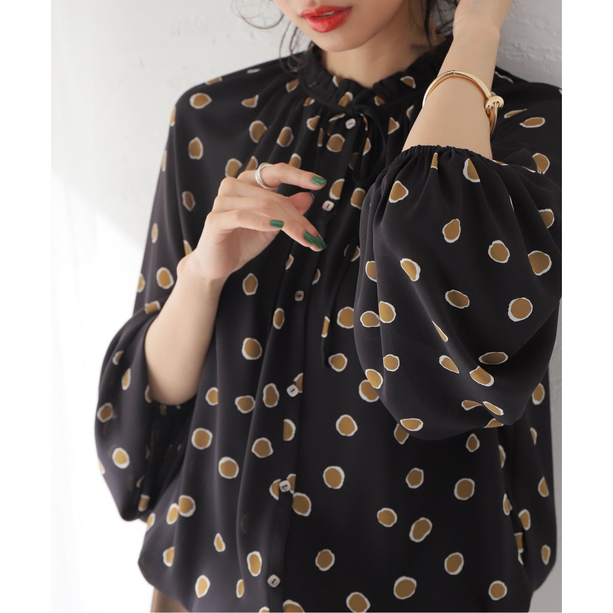 ランダムドット ギャザーブラウス | ジャーナルスタンダード