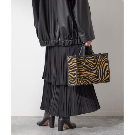 [^:23092380002630]y2023 AWzJOURNAL STANDARD L'ESSAGEyA VACATION/A @P[VzwA @P[Vx͑ZNgVbv̌ANZT[oC[ł鐁юɂobOuh2018NH~X^[gBƋƂobO[J[AcfނtɐG@ARƎg̃uhn߂邱ƂɂȂ܂But@bV̈ꕔƂāAmƂ̃X^COɎRɐȂ킹obORNV肽BvɂƂĎg肪ǂ@\TCYȂAU؂ƃfBe[gďIɃobOdグĂ܂Bn̐Eli{̃NIeB[́AmfUC悤ȖzȃACfBAiɎdグĂ܂B舵ɂẮAiɂĂi\łmFBƖ̊֌WɂAۂFČꍇ܂B܂p\REX}[gtHȂǂ̊ɂA኱iƉ摜̃J[قȂꍇ܂Bi̐F́AiAbv摜QƂB[J[iԁF23AW-A64-00-10TCYɂĕД̔TCYF[J[TCYt[TCYi009jFFJ[ɂĕД̔J[F[J[J[Li025jFZEBRA23AW