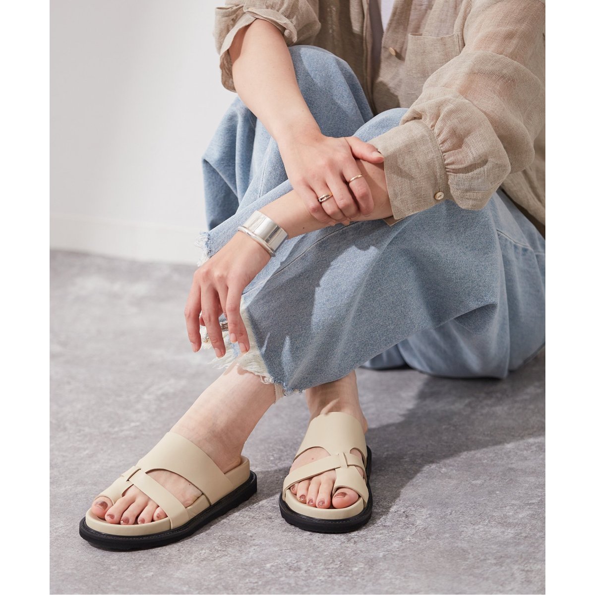 【CAMINANDO/カミナンド】THUMB LOOP SLIDES：サンダル CAMINANDO（カミナンド）の「【CAMINANDO/カミナンド】THUMB