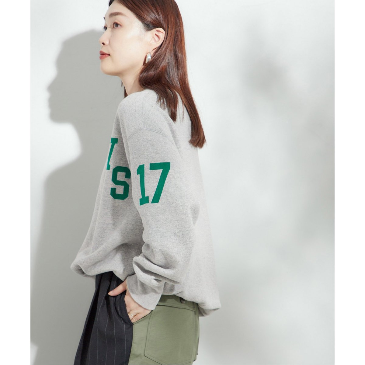 新着 別注》【INSCRIRE /アンスクリア】Asymmetry Shirt：T Sweat トップス