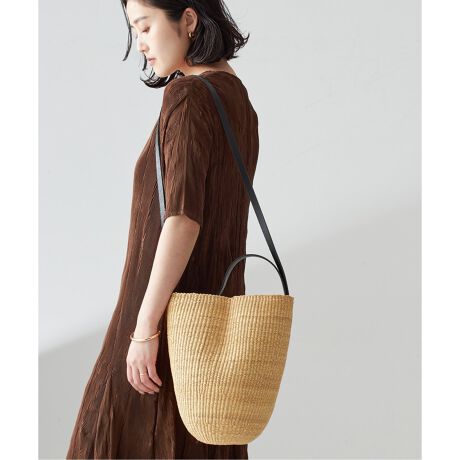 [^:25092380002510]y2025 SSzJOURNAL STANDARD L'ESSAGEyINES BRESSAND/ClX ubThz2018NInes BressandX^[guhBwAKAMAExƓǂłoXPbgV[ÝA`IȃNtg̋ZpƃRe|[Ȏ_|킹NG[VĂ܂BK[i̐ElƑfނZ@ɌȂAɂIuWFCXs[V󂯍\zIȔVGbg͍ĂuhłBi24092380003210̒ǉiłB኱̎dlύXꍇ܂BiԂ͓X܂ɓ׍ςłB݌ɐ͒ړX܂ɂ₢킹܂B舵ɂẮAiɂĂi\łmFBƖ̊֌WɂAۂFČꍇ܂B܂p\REX}[gtHȂǂ̊ɂA኱iƉ摜̃J[قȂꍇ܂Bi̐F́AiAbv摜QƂB[J[iԁFN.36TCYɂĕД̔TCYF[J[TCYt[TCYi009jFFJ[ɂĕД̔J[F[J[J[i`i016jFNATURAL*BLACKYɂĂ̏íA{fB[̃EB[rOFK[iAU[[NFtXƂȂ܂B