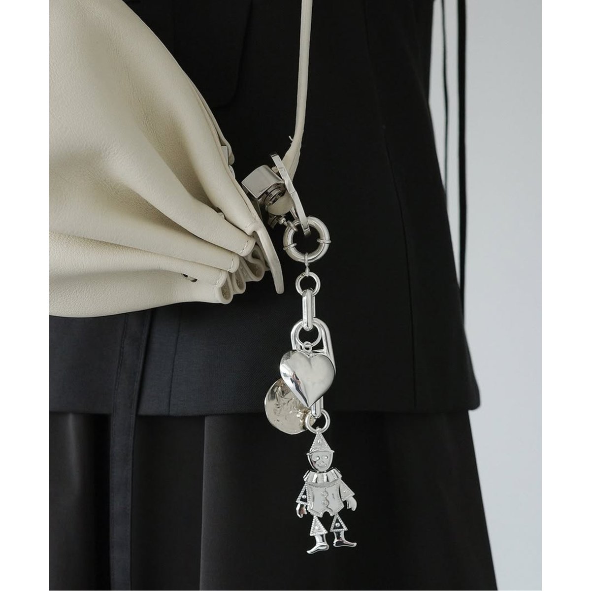 □《追加2》別注【VENESSA ARIZAGA】 BEAR HUG KEYRING