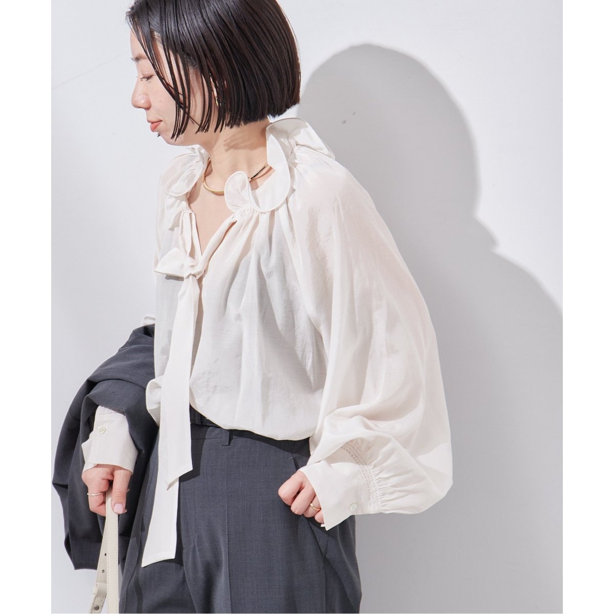 IENA（イエナ）の「カットワークレース フリルカラーブラウス