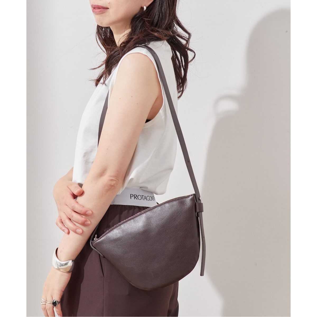 INES BRESSAND MEDIUME WALNUT ショルダーバッグ セール】INES BRESSAND MEDIUME WALNUT ショルダーバッグ（かご