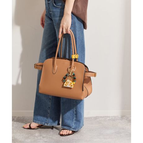 [^:25092380003130]y2025 AWzJOURNAL STANDARD L'ESSAGEyZANCHETTI / UPbeBz2011NFrancesco CangiottiGiacomo ZanchettiɂĐݗꂽC^ÃobOuhB2012NɂVOGUEẤwWHO IS NEXTxɑI΂ꂽViCsAڂ̃uhłBߑIȃfUC͐El̍ZpɂĐݏoĂ܂B舵ɂẮAiɂĂi\łmFBƖ̊֌WɂAۂFČꍇ܂B܂p\REX}[gtHȂǂ̊ɂA኱iƉ摜̃J[قȂꍇ܂Bi̐F́AiAbv摜QƂB[J[iԁFTRESTCYɂĕД̔TCYF[J[TCYt[TCYi009jFFJ[ɂĕД̔J[F[J[J[ubNi001jF010NEROx[Wi027jF198CORDA