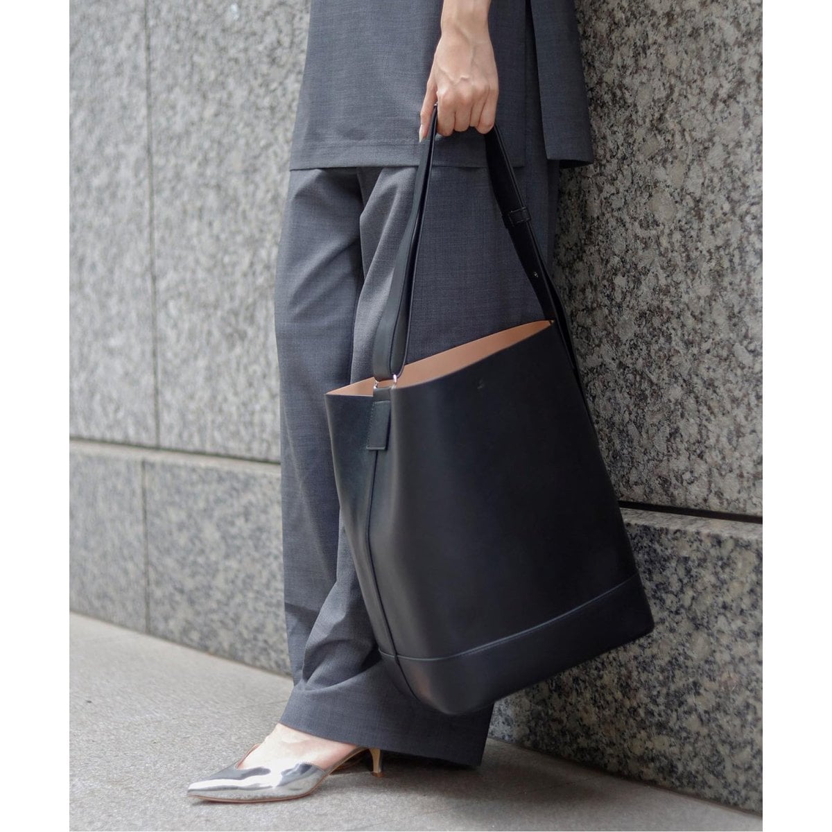 INES BRESSAND MEDIUME WALNUT ショルダーバッグ セール】INES BRESSAND MEDIUME WALNUT ショルダーバッグ（かご