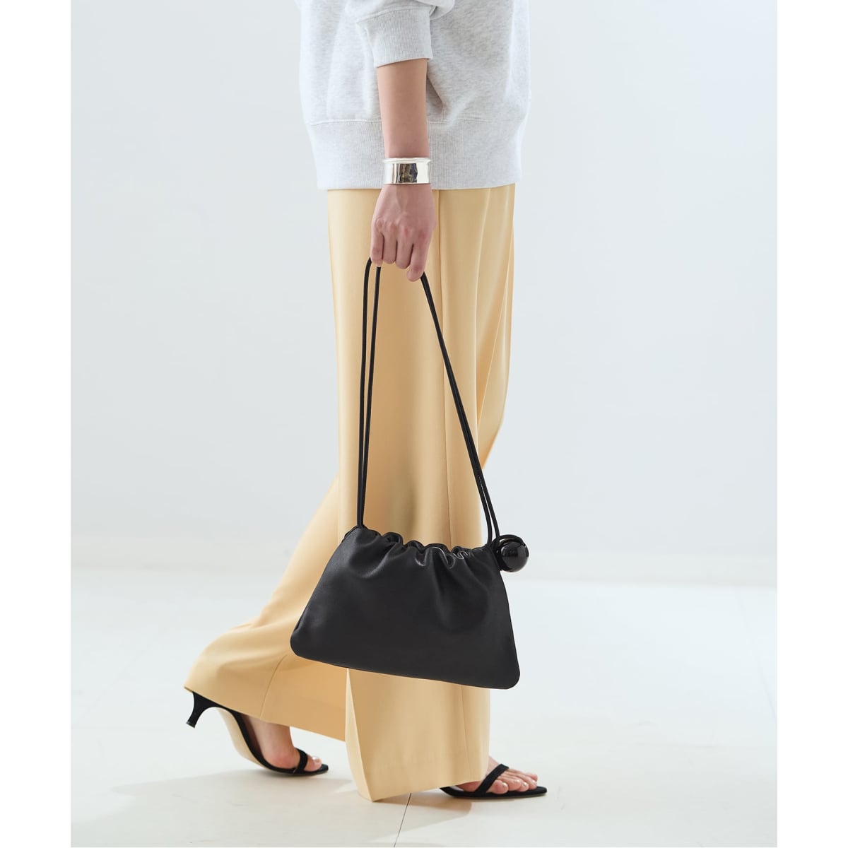 INES BRESSAND/イネス ブレッサンド】MEDIUM WALNUT：ショルダーバッグ