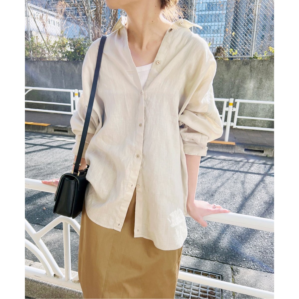 美品 スピックアンドスパン 80リネンカシュクールビッグシャツ ベージュ Spick & Span（スピックアンドスパン）の「80リネンカシュクール