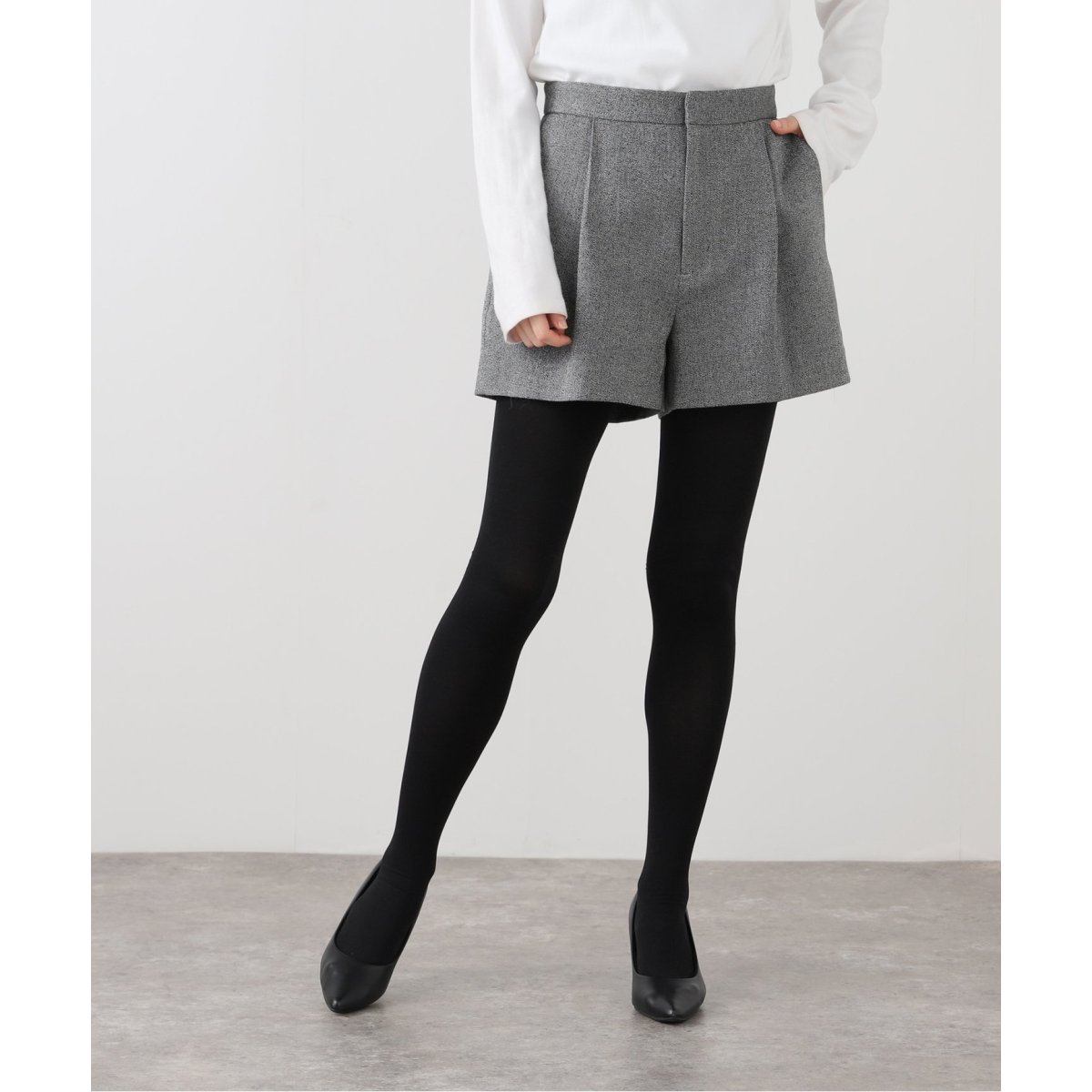 Spick &span　ショートパンツ（新品）ブラック フロントストラップショートパンツ（ショート・ハーフパンツ