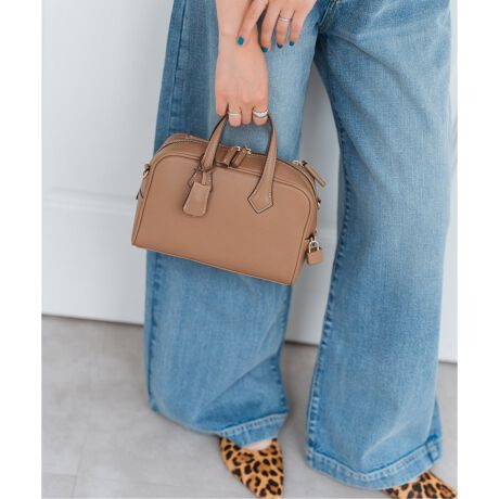 [^:25092210004030][J[^ԁFJAG-0046NJ[ɂĕД̔J[F[J[J[ubN(001)FBLACKx[W A(028)FޯJWAɂAGKgɂR[fBl[gł~j{XgBԂ̃ubNɉA炵x[Wʒłpӂ܂BO\ȕL̃e[vXgbvtĂA΂ߊ|܂Œ߂\łB{̃gbvɂ́AX}[gtH⏬ɍœKȃWbv|Pbgg蔲QB}`肠肨וڈȏɎ[ł܂BeŎ̂ꂵ|CgBƂĂydグ̂€vgpĂāAȂ閜\obOłBymica della valle / ~Jf@bz2018NãuhBRZvǵu[݂ƃ[Âl̏ɊYj[NŔt@bVACełȂ珗̓@\Ayϋv˔obOB舵ɂĐɔGƁAV~₭AJr̔ꂪ܂̂ŁAJɔGꂽꍇ́A₩ɊzŒ@悤ɐ@Â鎆Ȃǂl߂āAAĂBCJřɂȂ܂̂ŁAۊǂ̍ۂ͍di^Ił悭@AVC̗ǂɉAAʋC̗ǂ̂ɓĕۊǂĂBrj[ܓAʋC͔̈ĂB舵ɂẮAiɂĂi\łmFB̏íASpick & Spanł̎舵ɂȂ܂B ړX܂ւ₢킹̍ۂ Spick & SpanX܂ւ肢v܂BƖ̊֌WɂAۂFČꍇ܂B܂p\REX}[gtHȂǂ̊ɂA኱iƉ摜̃J[قȂꍇ܂Bi̐F́AiAbv摜QƂB