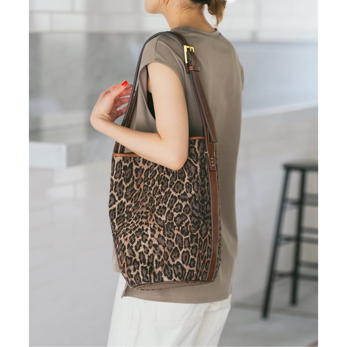 A VACATION MARCHE LEO ショルダーバッグ 一部店舗+WEB限定》A VACATION/ア ヴァケーション MARCHE BROWN LEO