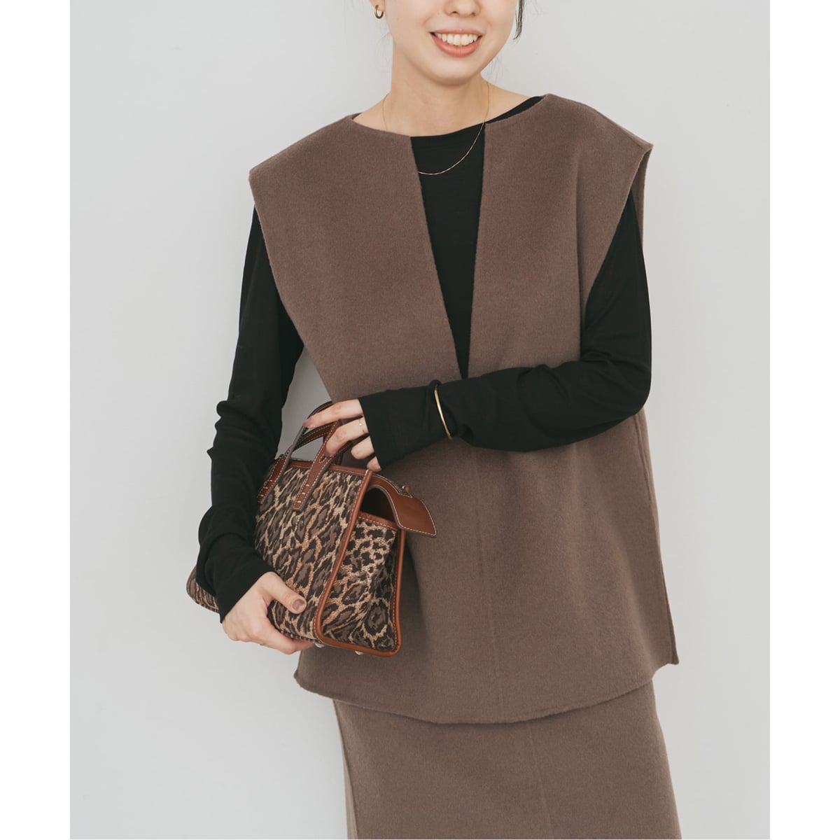 新品❤️★Spick&Span 黒 25SS/コットン金ボタンリブベスト Spick＆Span ベスト ジレ リネンコットンリブニットベスト