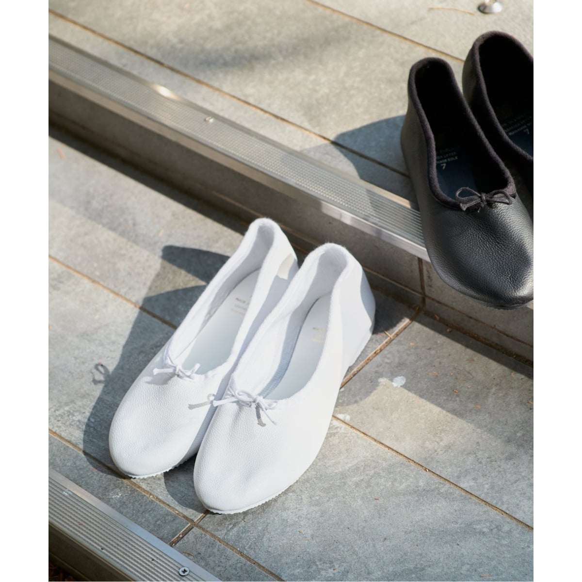 【大人気・ホワイト】bonitas/バレエシューズ　23.5 SLOBEIENA 大人気・ホワイト】bonitas/バレエシューズ 23.5 SLOBEIENA