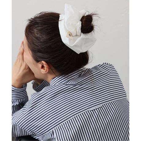 [^:25090210004530][J[^ԁF24FR-AC015J[ɂĕД̔J[F[J[J[ubN(001)FBLACKzCg(010)FWHITE傫ȃTCYŃANZgɂȂVVBUhr̃S̃^O|CgɁBłȂAɕtăuXbgoŐgɒ̂߂łByUhr/E[Az2018NtăV[YɃX^[gAt@bVfBN^[_qɂ鎩g̃uhBto wear Uhr, to wear time 𒅂邱Ƃ͎Ԃ𒅂邱ƁBP̎n܂ɁA̓̋CsꏊAlmFĕIԁBNvȂAIԁBȕɎ̓ɂ͂낢ȁuvƁuv̊֌WAɂ͕Kvo̕BƂƂɕωAƂƂɐ[Bl̒ł̗lXȁuvɋLĂ݂ɂȂ邱ƂAUhr/E[A ̊肢łB舵ɂẮAiɂĂi\łmFB̏íAꕔX܂WEBł̎舵ɂȂ܂BSX܂ł̂舵͂܂̂łӂBȂAדX܂͗\ȂύXɂȂꍇ܂BƖ̊֌WɂAۂFČꍇ܂B܂p\REX}[gtHȂǂ̊ɂA኱iƉ摜̃J[قȂꍇ܂Bi̐F́AiAbv摜QƂB