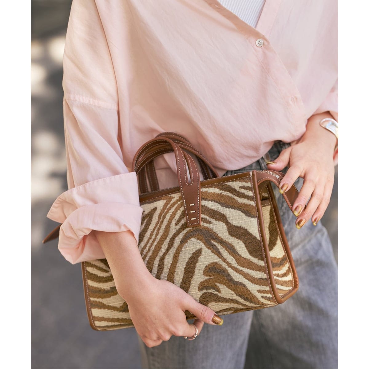 INES BRESSAND/イネス ブレッサンド】MEDIUM WALNUT：ショルダーバッグ