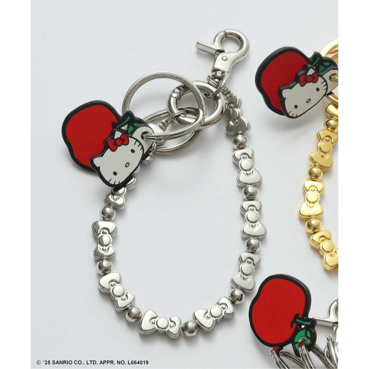 ひげキティ　いちごモチーフ　ラバーストラップ　イニシャル　S　2013 追加》HELLO KITTY S&S HASHIBAMI リボンビーズハンドストラップ