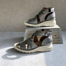 【26春夏新作】本革 軽量 クロスデザイン カジュアルサンダル（4E）