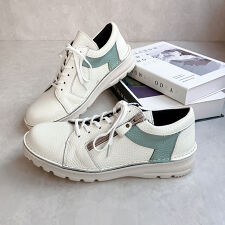 【26春夏新作】本革仕立ての軽量レースアップスニーカー サイドファスナー付き・アウトステッチデザイン