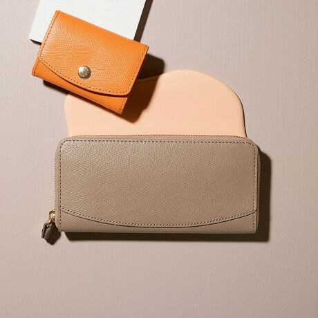 [^:511140025100]slC̃U[V[YAɉKȎgpւƃj[AItl̏ɎDJ[uCۓIȒzBEht@Xi[^Ȃł͂́AeʂƎo₷͂łB2̎DZNVƃWbvt̃RCXy[XɉA12̃J[hXbgA4̃t[|Pbg܂BՂ邩炱Ag₷[[Xy[XꂵpIȐ݌vBgĂO̗ȂA₩ŗg[7FWJłBCOLORATOiR[gjc10Nȏ㈤ꑱ郍OZ[V[YBvx[XɁAׂȃV{̌^ƕ\ʂ̃cT߂Ɏdグ̊̂\́BׂȏڗÂ炭AfC[ÂɍœKłBpłVvȃfUCƁAD݂ɍ킹đIׂLxȃJ[oG[VAMtgɂ߁B