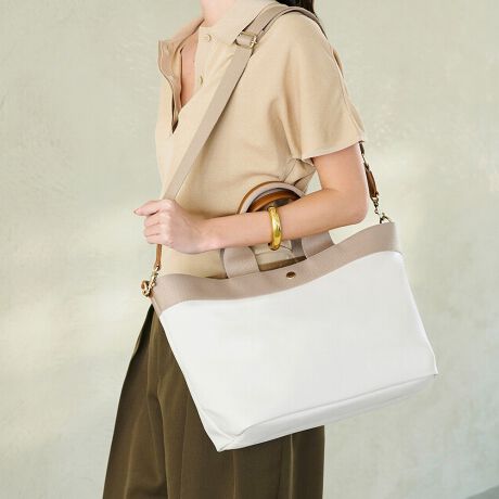 "s[ȃbNXƎptlCV[YERIPPLẼg[gobOɃV_[xgtAɕ֗ɃAbvf[gIiō킬ƂꂽfUC̒ɂÂ@ׂȌ^nƃgĥ鑾xgX^CbVȃANZgɁBU[̃Rrl[Vnh͂ĒZ߂ɐ݌vAANeBuȂsIȃoX܂BVʂ̓t@Xi[dlŌ|ɂSBꂽbNXƂ͗ɂՂƂeʂւACtX^CɉĂ܂܂ȏʂŊ􂵂B́AlC`R[O[ƃJ[LuE蕜IF̖{̂ɁÃe[vgX^CbVBǂȃX^Cɂ킹₷J[łBvce͂ƓKxȍd锭CPVCɂĝ悤Ȍ^{AN[ȕ\lC̃V[YB≘ꂪڗɂyʂŁAfC[[XɍœKB̍HŒJɍĂ܂Bi摜̓Tv̂߁AFTCYAdlɕύXꍇ܂̂ŁA\߂BXyщOł̎Be摜́A̓ŐFČꍇ܂B܂p̃j^[ɂĂFČꍇ܂ByӎzEfނ̓Aߗޓ̐FobO{̂Ɉڂ\܂BEԂł̖CAJAȂǂŔGꂽԂł͓ɂӂBEJȂǂŔGꂽꍇ́Azŏo邾ĉB݂JřɂȂ܂BEVRvgpĂꍇA\ʂɓVRvL̃VV{ꍇ܂Bfނ̓ƂĂBEPVCfނ̏ꍇA@fނ̓A≚ʂoꍇ܂gpƋɖڗȂȂ܂BCɂȂꍇɂ́A̒gꏊŁAƉוȂǂꂽԂŕȏꏊɂ΂炭uĒ܂ƁA킪ڗȂȂ܂BEiCfނ̏ꍇA܂肽񂾂܂܂ɂĂƐ܂肵킪łꍇ܂BEgpĂꍇA͕ۊǊgp󋵂ɂϐFȂǂNꍇ܂BF27cmF43cm32cm}`F16.5cm"s[ȃbNXƎptlCV[YERIPPLẼg[gobOɃV_[xgtAɕ֗ɃAbvf[gIiō킬ƂꂽfUC̒ɂÂ@ׂȌ^nƃgĥ鑾xgX^CbVȃANZgɁBU[̃Rrl[Vnh͂ĒZ߂ɐ݌vAANeBuȂsIȃoX܂BVʂ̓t@Xi[dlŌ|ɂSBꂽbNXƂ͗ɂՂƂeʂւACtX^CɉĂ܂܂ȏʂŊ􂵂B́AlC`R[O[ƃJ[LuE蕜IF̖{̂ɁÃe[vgX^CbVBǂȃX^Cɂ킹₷J[łBvce͂ƓKxȍd锭CPVCɂĝ悤Ȍ^{AN[ȕ\lC̃V[YB≘ꂪڗɂyʂŁAfC[[XɍœKB̍HŒJɍĂ܂Bi摜̓Tv̂߁AFTCYAdlɕύXꍇ܂̂ŁA\߂BXyщOł̎Be摜́A̓ŐFČꍇ܂B܂p̃j^[ɂĂFČꍇ܂ByӎzEfނ̓Aߗޓ̐FobO{̂Ɉڂ\܂BEԂł̖CAJAȂǂŔGꂽԂł͓ɂӂBEJȂǂŔGꂽꍇ́Azŏo邾ĉB݂JřɂȂ܂BEVRvgpĂꍇA\ʂɓVRvL̃VV{ꍇ܂Bfނ̓ƂĂBEPVCfނ̏ꍇA@fނ̓A≚ʂoꍇ܂gpƋɖڗȂȂ܂BCɂȂꍇɂ́A̒gꏊŁAƉוȂǂꂽԂŕȏꏊɂ΂炭uĒ܂ƁA킪ڗȂȂ܂BEiCfނ̏ꍇA܂肽񂾂܂܂ɂĂƐ܂肵킪łꍇ܂BEgpĂꍇA͕ۊǊgp󋵂ɂϐFȂǂNꍇ܂BF27cmF43cm32cm}`F16.5cmdF690gPCΉF15C`A4[FZnh̒F34cmnh̍F13cmV_[xg̒F74-123cm|FZ̐FFS[hobǑJ^CvFt@Xi[|PbgOF~|PbgFI[v|Pbg1""s[ȃbNXƎptlCV[YERIPPLẼg[gobOɃV_[xgtAɕ֗ɃAbvf[gIiō킬ƂꂽfUC̒ɂÂ@ׂȌ^nƃgĥ鑾xgX^CbVȃANZgɁBU[̃Rrl[Vnh͂ĒZ߂ɐ݌vAANeBuȂsIȃoX܂BVʂ̓t@Xi[dlŌ|ɂSBꂽbNXƂ͗ɂՂƂeʂւACtX^CɉĂ܂܂ȏʂŊ􂵂B́AlC`R[O[ƃJ[LuE蕜IF̖{̂ɁÃe[vgX^CbVBǂȃX^Cɂ킹₷J[łBvce͂ƓKxȍd锭CPVCɂĝ悤Ȍ^{AN[ȕ\lC̃V[YB≘ꂪڗɂyʂŁAfC[[XɍœKB̍HŒJɍĂ܂Bi摜̓Tv̂߁AFTCYAdlɕύXꍇ܂̂ŁA\߂BXyщOł̎Be摜́A̓ŐFČꍇ܂B܂p̃j^[ɂĂFČꍇ܂ByӎzEfނ̓Aߗޓ̐FobO{̂Ɉڂ\܂BEԂł̖CAJAȂǂŔGꂽԂł͓ɂӂBEJȂǂŔGꂽꍇ́Azŏo邾ĉB݂JřɂȂ܂BEVRvgpĂꍇA\ʂɓVRvL̃VV{ꍇ܂Bfނ̓ƂĂBEPVCfނ̏ꍇA@fނ̓A≚ʂoꍇ܂gpƋɖڗȂȂ܂BCɂȂꍇɂ́A̒gꏊŁAƉוȂǂꂽԂŕȏꏊɂ΂炭uĒ܂ƁA킪ڗȂȂ܂BEiCfނ̏ꍇA܂肽񂾂܂܂ɂĂƐ܂肵킪łꍇ܂BEgpĂꍇA͕ۊǊgp󋵂ɂϐFȂǂNꍇ܂BF27cmF43cm32cm}`F16.5cmdF690gPCΉF15C`A4[FZnh̒F34cmnh̍F13cmV_[xg̒F74-123cm|FZ̐FFS[hobǑJ^CvFt@Xi[|PbgOF~|PbgFI[v|Pbg1"