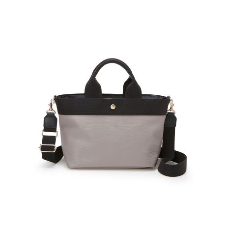 "sǂȃX^CɂYAzIȒԃobOtlCV[YERIPPLẼg[gobOɃV_[xgtAɕ֗ɃAbvf[gIiō킬ƂꂽfUC̒ɂÂ@ׂȌ^nƃgĥ鑾xgX^CbVȃANZgɁBU[̃Rrl[Vnh͂ĒZ߂ɐ݌vAANeBuȂsIȃoX܂BVʂ̓t@Xi[dlŌ|ɂSBRpNgȃTCWOȂ炽ՂƂ}`ڈȏ̎[͂𔭊AƂǂ֍sɂȂȂ͂B́AlC`R[O[ƃJ[LuE蕜IF̖{̂ɁÃe[vgX^CbVBǂȃX^Cɂ킹₷J[łBvce͂ƓKxȍd锭CPVCɂĝ悤Ȍ^{AN[ȕ\lC̃V[YB≘ꂪڗɂyʂŁAfC[[XɍœKB̍HŒJɍĂ܂Bi摜̓Tv̂߁AFTCYAdlɕύXꍇ܂̂ŁA\߂BXyщOł̎Be摜́A̓ŐFČꍇ܂B܂p̃j^[ɂĂFČꍇ܂ByӎzEfނ̓Aߗޓ̐FobO{̂Ɉڂ\܂BEԂł̖CAJAȂǂŔGꂽԂł͓ɂӂBEJȂǂŔGꂽꍇ́Azŏo邾ĉB݂JřɂȂ܂BEVRvgpĂꍇA\ʂɓVRvL̃VV{ꍇ܂Bfނ̓ƂĂBEPVCfނ̏ꍇA@fނ̓A≚ʂoꍇ܂gpƋɖڗȂȂ܂BCɂȂꍇɂ́A̒gꏊŁAƉוȂǂꂽԂŕȏꏊɂ΂炭uĒ܂ƁA킪ڗȂȂ܂BEgpĂꍇA͕ۊǊgp󋵂ɂϐFȂǂNꍇ܂BF21.5cmF35cm26cm}`F15cmdF530gPCΉF~A4[F~nh̒"sǂȃX^CɂYAzIȒԃobOtlCV[YERIPPLẼg[gobOɃV_[xgtAɕ֗ɃAbvf[gIiō킬ƂꂽfUC̒ɂÂ@ׂȌ^nƃgĥ鑾xgX^CbVȃANZgɁBU[̃Rrl[Vnh͂ĒZ߂ɐ݌vAANeBuȂsIȃoX܂BVʂ̓t@Xi[dlŌ|ɂSBRpNgȃTCWOȂ炽ՂƂ}`ڈȏ̎[͂𔭊AƂǂ֍sɂȂȂ͂B́AlC`R[O[ƃJ[LuE蕜IF̖{̂ɁÃe[vgX^CbVBǂȃX^Cɂ킹₷J[łBvce͂ƓKxȍd锭CPVCɂĝ悤Ȍ^{AN[ȕ\lC̃V[YB≘ꂪڗɂyʂŁAfC[[XɍœKB̍HŒJɍĂ܂Bi摜̓Tv̂߁AFTCYAdlɕύXꍇ܂̂ŁA\߂BXyщOł̎Be摜́A̓ŐFČꍇ܂B܂p̃j^[ɂĂFČꍇ܂ByӎzEfނ̓Aߗޓ̐FobO{̂Ɉڂ\܂BEԂł̖CAJAȂǂŔGꂽԂł͓ɂӂBEJȂǂŔGꂽꍇ́Azŏo邾ĉB݂JřɂȂ܂BEVRvgpĂꍇA\ʂɓVRvL̃VV{ꍇ܂Bfނ̓ƂĂBEPVCfނ̏ꍇA@fނ̓A≚ʂoꍇ܂gpƋɖڗȂȂ܂BCɂȂꍇɂ́A̒gꏊŁAƉוȂǂꂽԂŕȏꏊɂ΂炭uĒ܂ƁA킪ڗȂȂ܂BEgpĂꍇA͕ۊǊgp󋵂ɂϐFȂǂNꍇ܂BF21.5cmF35cm26cm}`F15cmdF530gPCΉF~A4[F~nh̒F28cmnh̍F10.5cmV_[xg̒F75-123cm|FZ̐FFS[hobǑJ^CvFt@Xi[|PbgOF~|PbgFI[v|Pbg1""sǂȃX^CɂYAzIȒԃobOtlCV[YERIPPLẼg[gobOɃV_[xgtAɕ֗ɃAbvf[gIiō킬ƂꂽfUC̒ɂÂ@ׂȌ^nƃgĥ鑾xgX^CbVȃANZgɁBU[̃Rrl[Vnh͂ĒZ߂ɐ݌vAANeBuȂsIȃoX܂BVʂ̓t@Xi[dlŌ|ɂSBRpNgȃTCWOȂ炽ՂƂ}`ڈȏ̎[͂𔭊AƂǂ֍sɂȂȂ͂B́AlC`R[O[ƃJ[LuE蕜IF̖{̂ɁÃe[vgX^CbVBǂȃX^Cɂ킹₷J[łBvce͂ƓKxȍd锭CPVCɂĝ悤Ȍ^{AN[ȕ\lC̃V[YB≘ꂪڗɂyʂŁAfC[[XɍœKB̍HŒJɍĂ܂Bi摜̓Tv̂߁AFTCYAdlɕύXꍇ܂̂ŁA\߂BXyщOł̎Be摜́A̓ŐFČꍇ܂B܂p̃j^[ɂĂFČꍇ܂ByӎzEfނ̓Aߗޓ̐FobO{̂Ɉڂ\܂BEԂł̖CAJAȂǂŔGꂽԂł͓ɂӂBEJȂǂŔGꂽꍇ́Azŏo邾ĉB݂JřɂȂ܂BEVRvgpĂꍇA\ʂɓVRvL̃VV{ꍇ܂Bfނ̓ƂĂBEPVCfނ̏ꍇA@fނ̓A≚ʂoꍇ܂gpƋɖڗȂȂ܂BCɂȂꍇɂ́A̒gꏊŁAƉוȂǂꂽԂŕȏꏊɂ΂炭uĒ܂ƁA킪ڗȂȂ܂BEgpĂꍇA͕ۊǊgp󋵂ɂϐFȂǂNꍇ܂BF21.5cmF35cm26cm}`F15cmdF530gPCΉF~A4[F~nh̒F28cmnh̍F10.5cmV_[xg̒F75-123cm|FZ̐FFS[hobǑJ^CvFt@Xi[|PbgOF~|PbgFI[v|Pbg1"