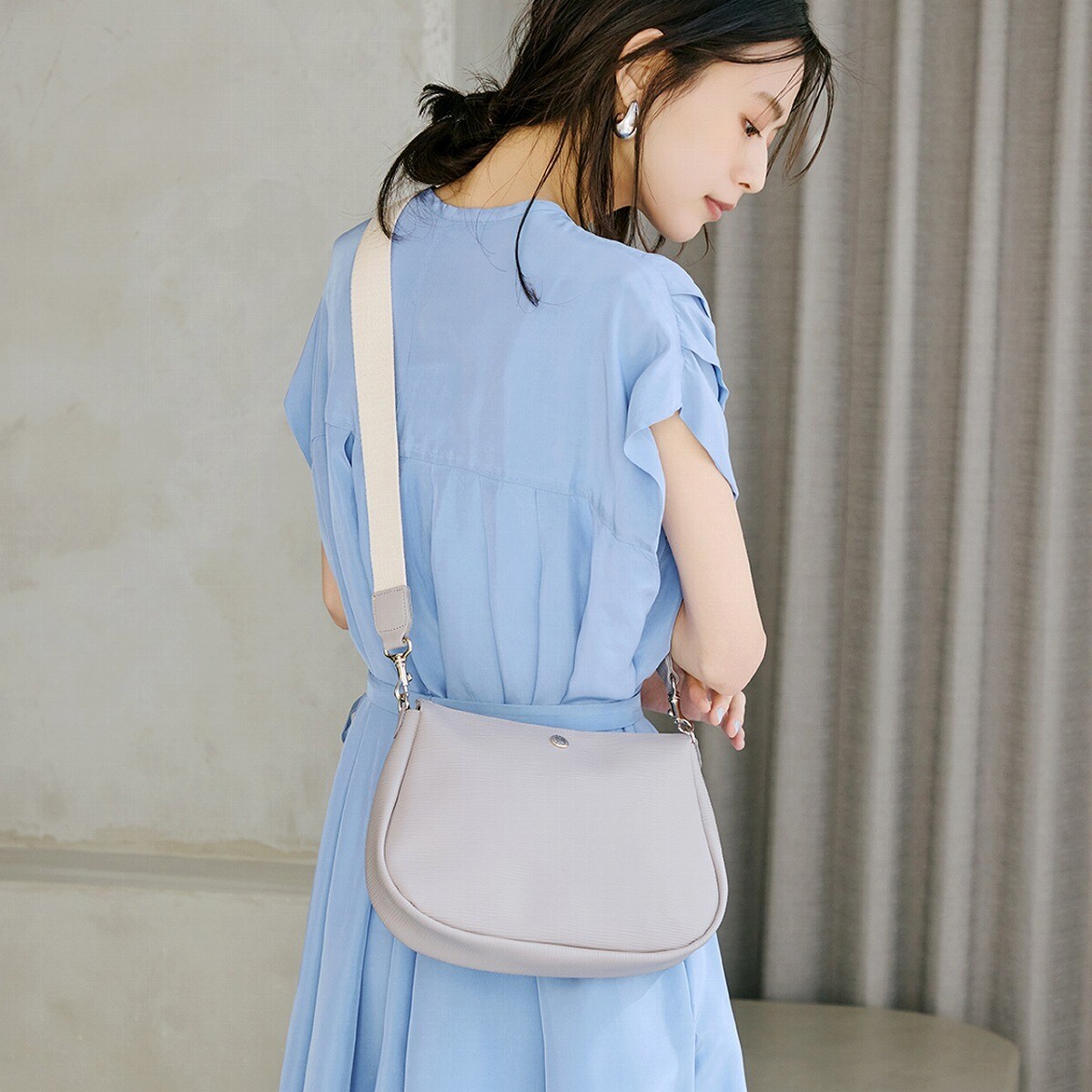 25SS新作美品✨定価半額！アルアバイルヴィエナラタンバケットショルダーバッグ 25SS新作美品✨定価半額！アルアバイルヴィエナラタンバケット