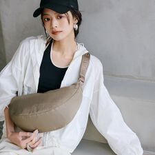 Freely フリーリー ナイロン ロゴテープ  ラウンド ショルダーバッグ
