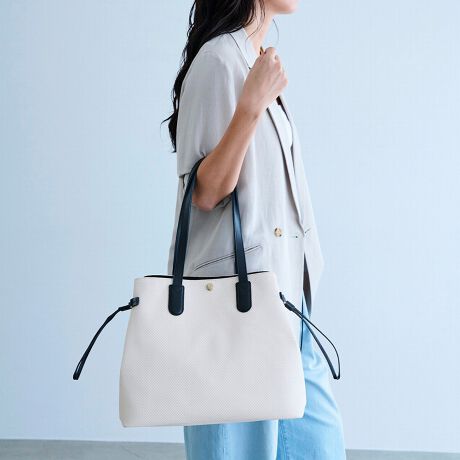 [^:503084100824]d玙撣鏗́g~Ihl܂g[gobOBוȂ肪Ȓʋ΂x̎qÂoɂ҂ȑ傫߃TCYB𐷂荞݃uhjő̋@\𑕔܂B{͉̂J̓CɂĂA≘ɋPVCfނgpBnh̓U[ŃJWAɂȂ肷AItBXX^CɂfjpcAs[Xɂ}b`Bnh͌ɂ܂܂łוoꂵ₷Ɏdグ܂B̓}OzbNdlő傫JAނm[gPCA^ubg܂A4Ή̕|Pbg͂߁AbvN[⌮Ȃǂ̏̐ɕ֗ȃS|PbgA|PbgeBbVȂǎ[@\[ITCh̃S{gz_[́AhN{ĝقA܂肽ݎPnfBt@Ȃǂ̎[ɂBוqɂȂ炸ATbƎo鐮ڏȃobOłBוȂ͖{̃TCh̊vRiƃ{bNXVGbgɕϐgIV[Cɍ킹Ċy߂܂BIɂItɂR[fBl[g₷AI[ubNƃN[ȕ\̃oCJ[3ނCibvBPCΉF15C`A4[FZnh̒F52cmnh̍F23.5cmV_[xg̒FȂ|FZobǑJ^CvF}OzbN|PbgOFI[v|Pbg1|PbgFI[v|Pbg9 eBbV|Pbg1 hNz_[2d玙撣鏗́g~Ihl܂g[gobOBוȂ肪Ȓʋ΂x̎qÂoɂ҂ȑ傫߃TCYB𐷂荞݃uhjő̋@\𑕔܂B{͉̂J̓CɂĂA≘ɋPVCfނgpBnh̓U[ŃJWAɂȂ肷AItBXX^CɂfjpcAs[Xɂ}b`Bnh͌ɂ܂܂łוoꂵ₷Ɏdグ܂B̓}OzbNdlő傫JAނm[gPCA^ubg܂A4Ή̕|Pbg͂߁AbvN[⌮Ȃǂ̏̐ɕ֗ȃS|PbgA|PbgeBbVȂǎ[@\[ITCh̃S{gz_[́AhN{ĝقA܂肽ݎPnfBt@Ȃǂ̎[ɂBוqɂȂ炸ATbƎo鐮ڏȃobOłBוȂ͖{̃TCh̊vRiƃ{bNXVGbgɕϐgIV[Cɍ킹Ċy߂܂BIɂItɂR[fBl[g₷AI[ubNƃN[ȕ\̃oCJ[3ނCibvBPCΉF15C`A4[FZnh̒F52cmnh̍F23.5cmV_[xg̒FȂ|FZobǑJ^CvF}OzbN|PbgOFI[v|Pbg1|PbgFI[v|Pbg9 eBbV|Pbg1 hNz_[2d玙撣鏗́g~Ihl܂g[gobOBוȂ肪Ȓʋ΂x̎qÂoɂ҂ȑ傫߃TCYB𐷂荞݃uhjő̋@\𑕔܂B{͉̂J̓CɂĂA≘ɋPVCfނgpBnh̓U[ŃJWAɂȂ肷AItBXX^CɂfjpcAs[Xɂ}b`Bnh͌ɂ܂܂łוoꂵ₷Ɏdグ܂B̓}OzbNdlő傫JAނm[gPCA^ubg܂A4Ή̕|Pbg͂߁AbvN[⌮Ȃǂ̏̐ɕ֗ȃS|PbgA|PbgeBbVȂǎ[@\[ITCh̃S{gz_[́AhN{ĝقA܂肽ݎPnfBt@Ȃǂ̎[ɂBוqɂȂ炸ATbƎo鐮ڏȃobOłBוȂ͖{̃TCh̊vRiƃ{bNXVGbgɕϐgIV[Cɍ킹Ċy߂܂BIɂItɂR[fBl[g₷AI[ubNƃN[ȕ\̃oCJ[3ނCibvBPCΉF15C`A4[FZnh̒F52cmnh̍F23.5cmV_[xg̒FȂ|FZobǑJ^CvF}OzbN|PbgOFI[v|Pbg1|PbgFI[v|Pbg9 eBbV|Pbg1 hNz_[2