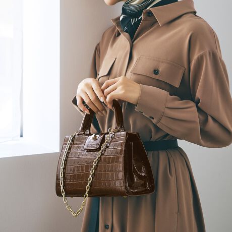 [^:505067000125]fB[ȕ͋CYnhobOB򊴂̂鍇vɃNR^{OWA[ȃfUCB͑傫JA͂Q\Ńt@Xi[|PbgƃI[v|PbgȂBO\ȃV_[xgƃ`F[xgtŁA莝pnh͒ɓꍞނƂł̂ŋCX^Cɍ킹ĂD݂̎y߂܂Bl̑ɎubNƃuÊQFCibvB i摜̓Tv̂߁AFTCYAdlɕύXꍇ܂̂ŁA\߂BPCΉF~A4[F~nh̒F25cmnh̍F8cmV_[xg̒F114.5cm-128cm|FZ̐FFS[hobǑJ^CvFЂ˂|PbgOFȂ|PbgFI[v|PbgPt@Xi[|PbgP`F[55.5cmfB[ȕ͋CYnhobOB򊴂̂鍇vɃNR^{OWA[ȃfUCB͑傫JA͂Q\Ńt@Xi[|PbgƃI[v|PbgȂBO\ȃV_[xgƃ`F[xgtŁA莝pnh͒ɓꍞނƂł̂ŋCX^Cɍ킹ĂD݂̎y߂܂Bl̑ɎubNƃuÊQFCibvB i摜̓Tv̂߁AFTCYAdlɕύXꍇ܂̂ŁA\߂BPCΉF~A4[F~nh̒F25cmnh̍F8cmV_[xg̒F114.5cm-128cm|FZ̐FFS[hobǑJ^CvFЂ˂|PbgOFȂ|PbgFI[v|PbgPt@Xi[|PbgP`F[55.5cmfB[ȕ͋CYnhobOB򊴂̂鍇vɃNR^{OWA[ȃfUCB͑傫JA͂Q\Ńt@Xi[|PbgƃI[v|PbgȂBO\ȃV_[xgƃ`F[xgtŁA莝pnh͒ɓꍞނƂł̂ŋCX^Cɍ킹ĂD݂̎y߂܂Bl̑ɎubNƃuÊQFCibvB i摜̓Tv̂߁AFTCYAdlɕύXꍇ܂̂ŁA\߂BPCΉF~A4[F~nh̒F25cmnh̍F8cmV_[xg̒F114.5cm-128cm|FZ̐FFS[hobǑJ^CvFЂ˂|PbgOFȂ|PbgFI[v|PbgPt@Xi[|PbgP`F[55.5cm